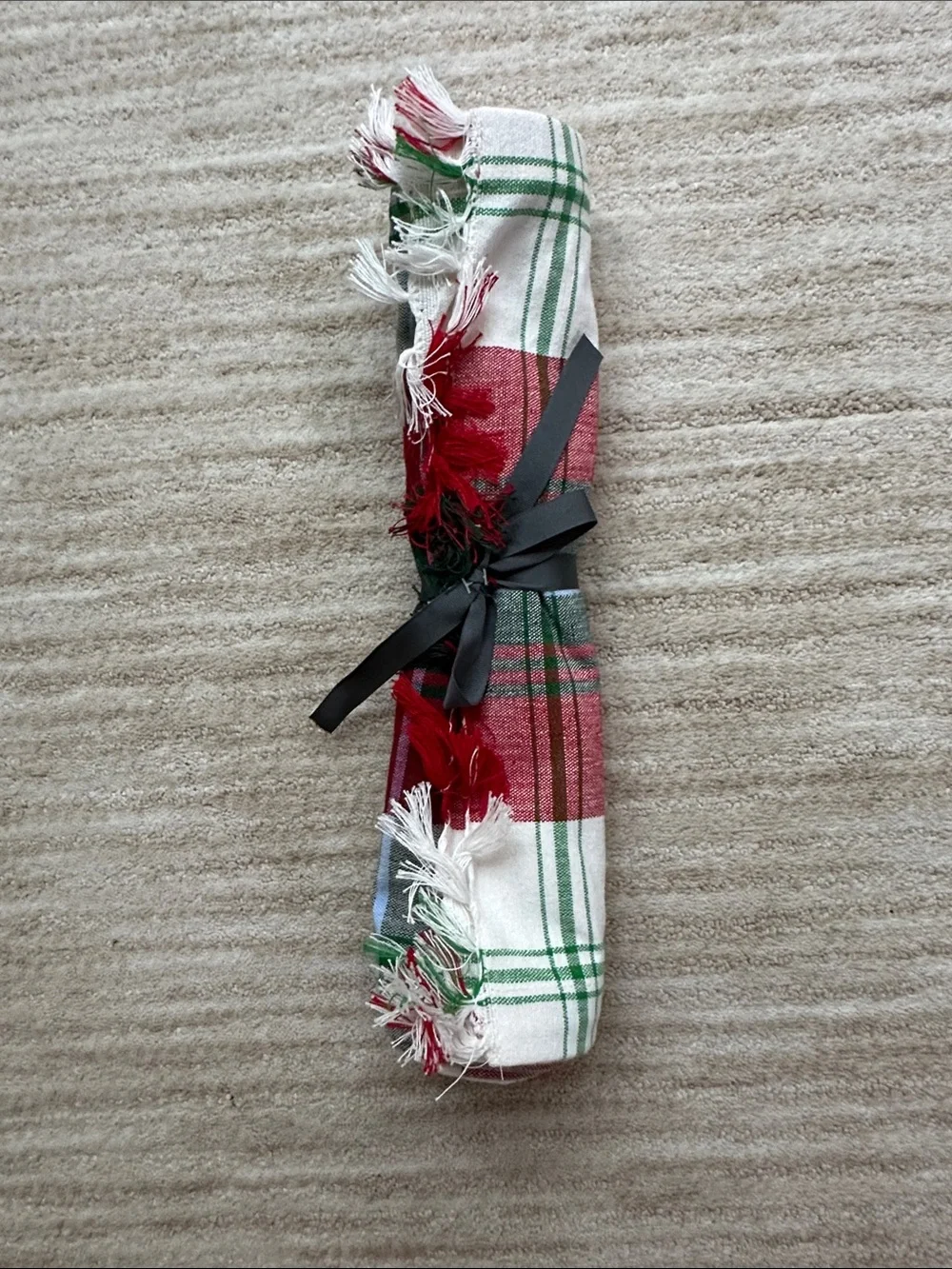 NWOT Threshold Red Green White Plaid Fringe Table Runner Classic Holiday Tartan